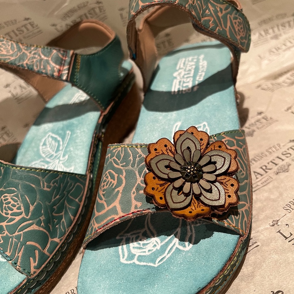 New L'Artiste by Spring Step Leather Wedge Sandals Cuteness Teal Embossed NIB - Picture 3 of 14